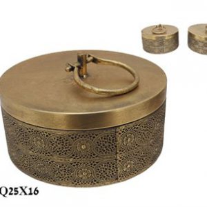 קופסאת מתכת קטנה